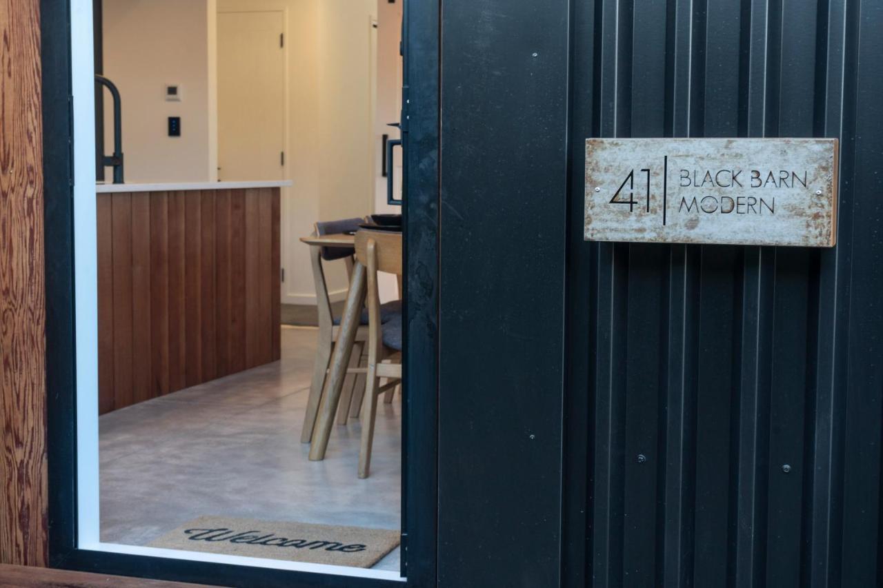 Black Barn Modern: Luxe Martinborough Escape Exterior foto