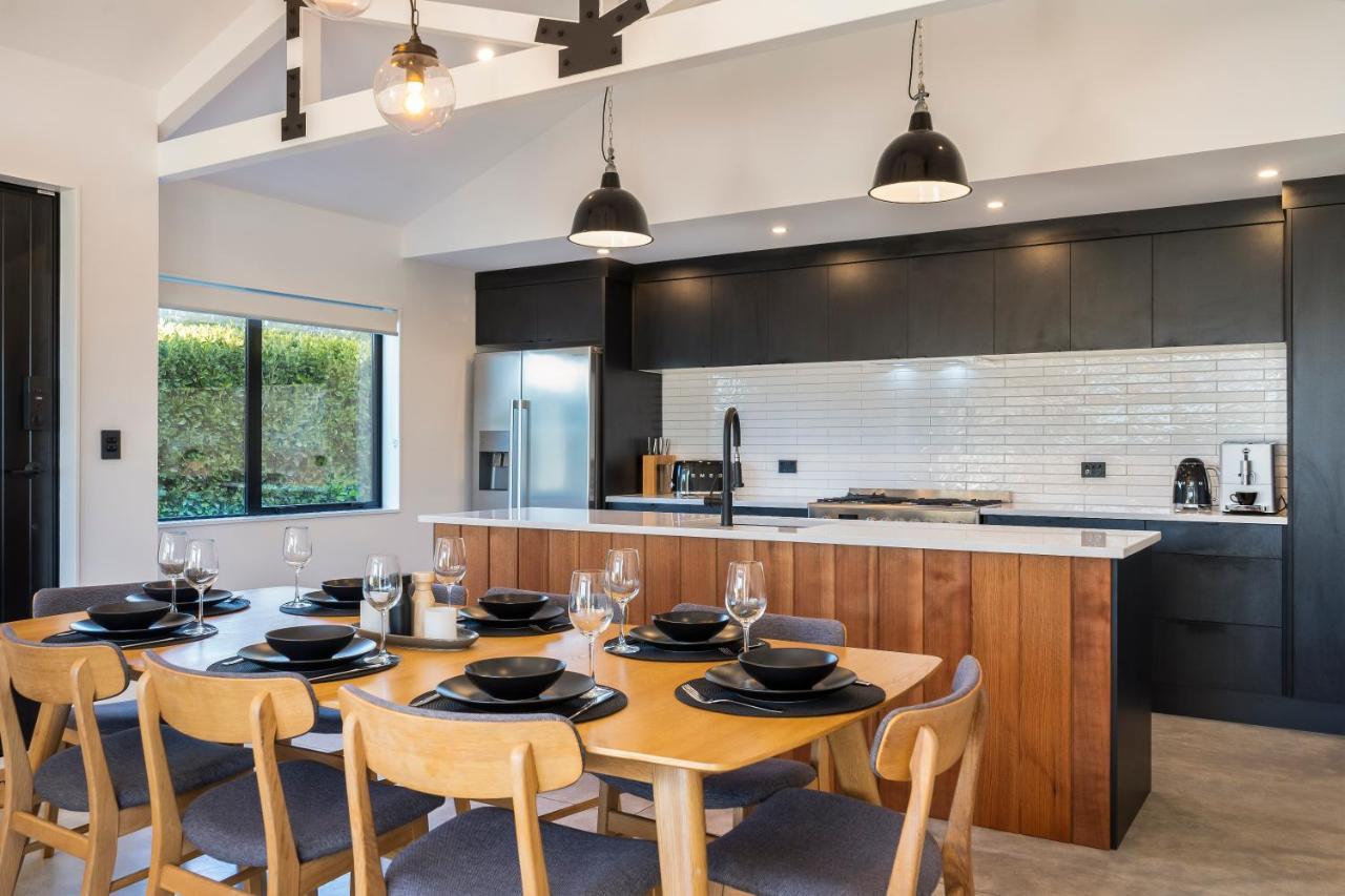 Black Barn Modern: Luxe Martinborough Escape Exterior foto