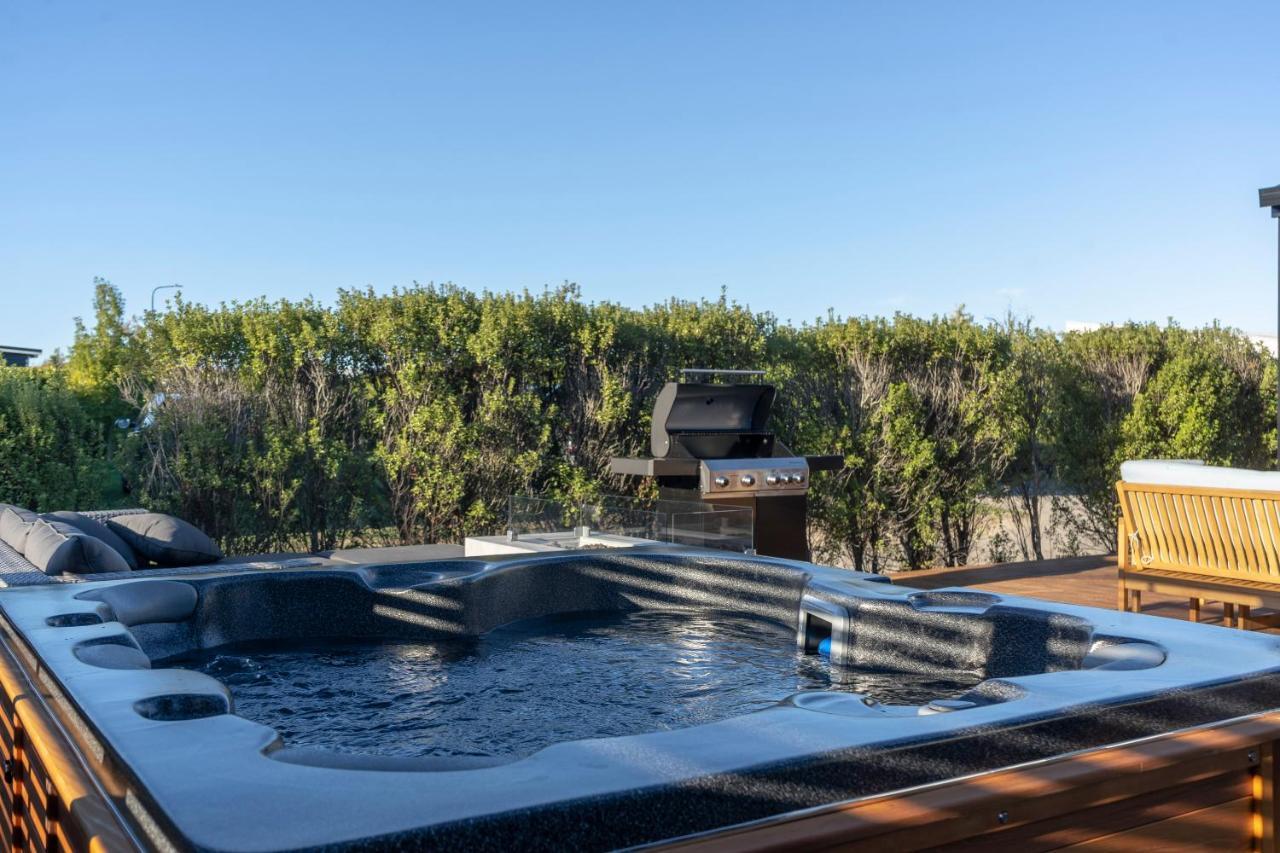 Black Barn Modern: Luxe Martinborough Escape Exterior foto